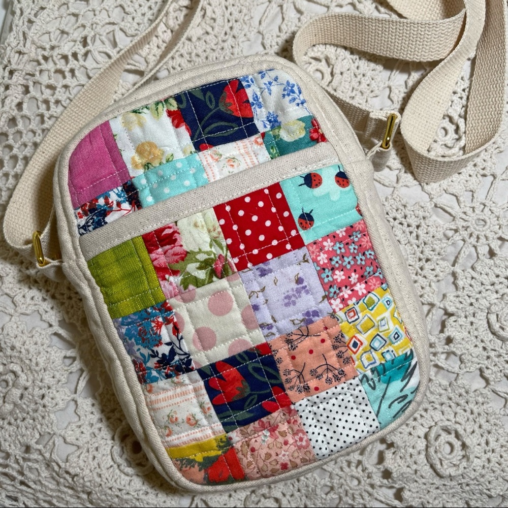 Quilted Granny Patchwork Crossbody Handbag - Picture 3 of 7